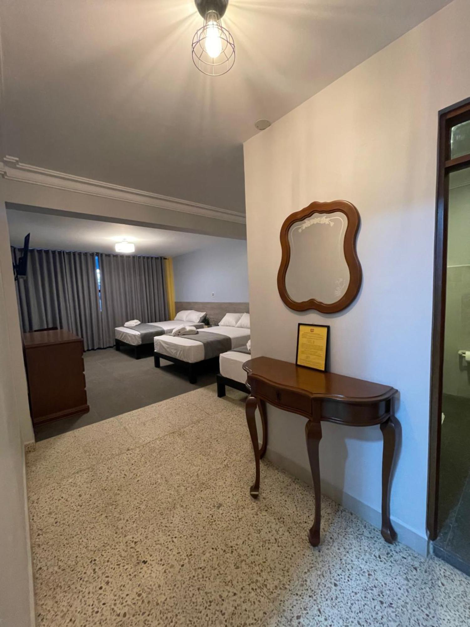 Izza Hotel Cochabamba Ngoại thất bức ảnh